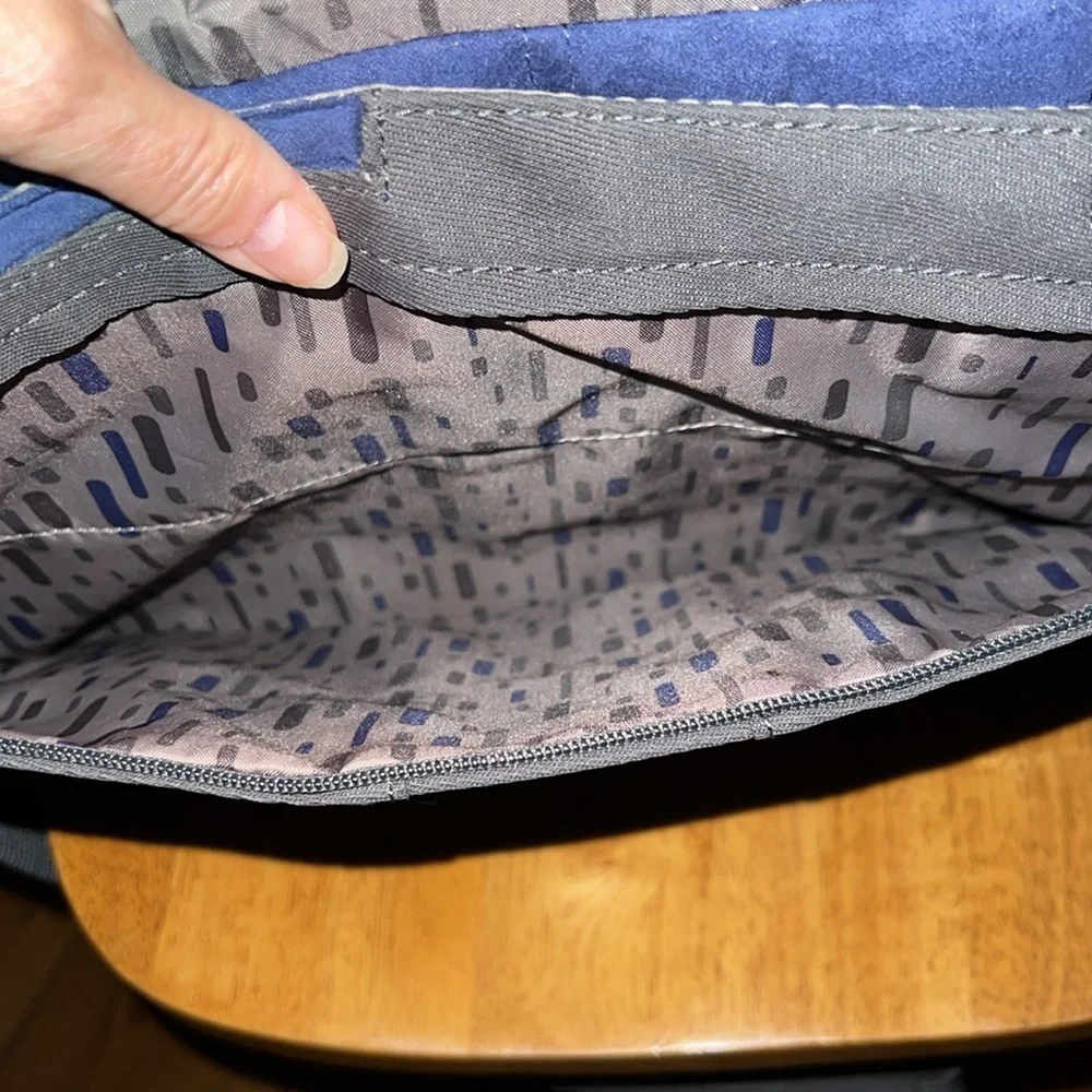 Kensington Stylish Black Messenger Bag Laptop